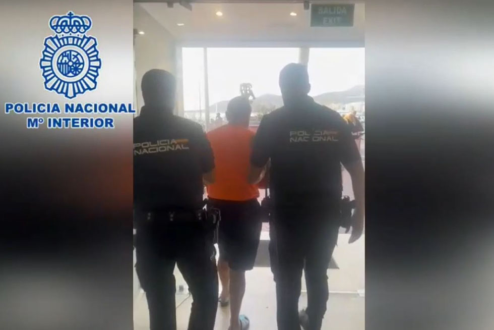 Detenido un hombre de 81 años en Canarias por hacer fotos a un niño de